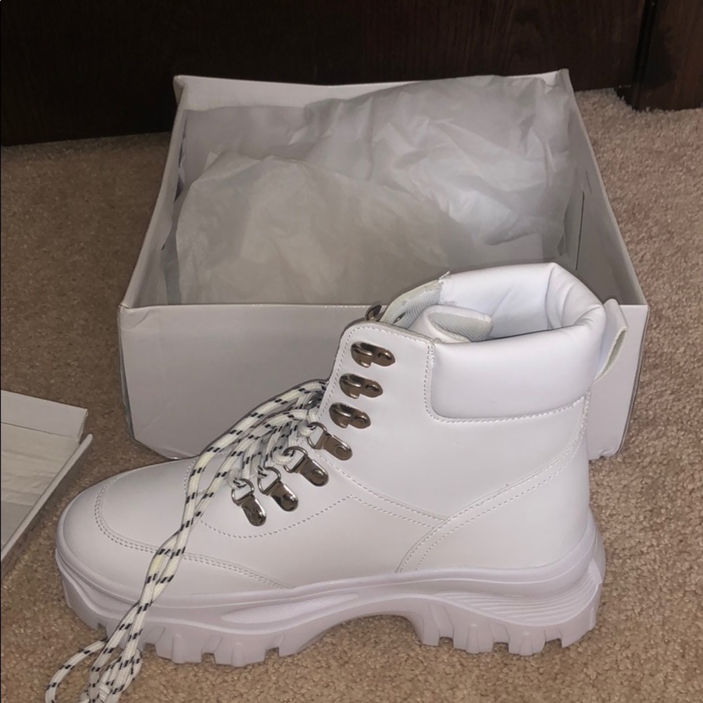 Prettylittlething flatform chunky hiker boot